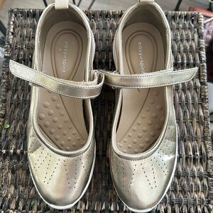 EASY SPIRIT women’s gold metallic Mary‎ Jane shoes adjustable strap size 7